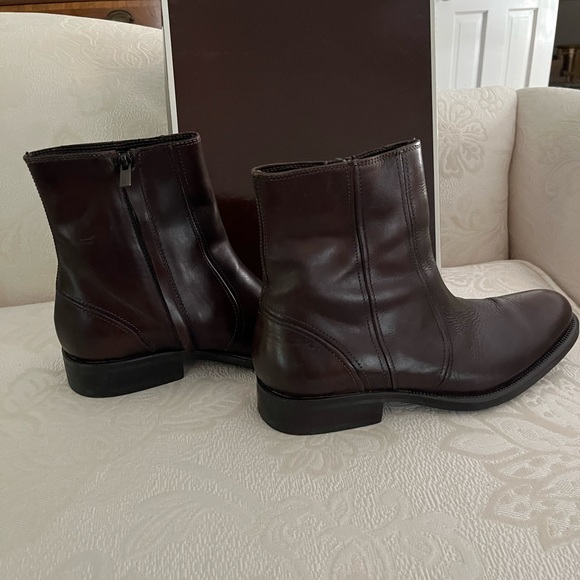 Coach brown leather Sawyer calf boots – very gently loved. Great style! - Picture 11 of 11